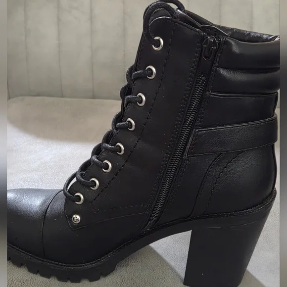 G by Guess Jaydyn Combat Boots Black Lace Up Buckle Zipper Size 9 - Picture 3 of 7